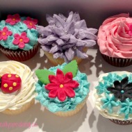 Wordless Wednesday with Linky: Cupcake Decorating